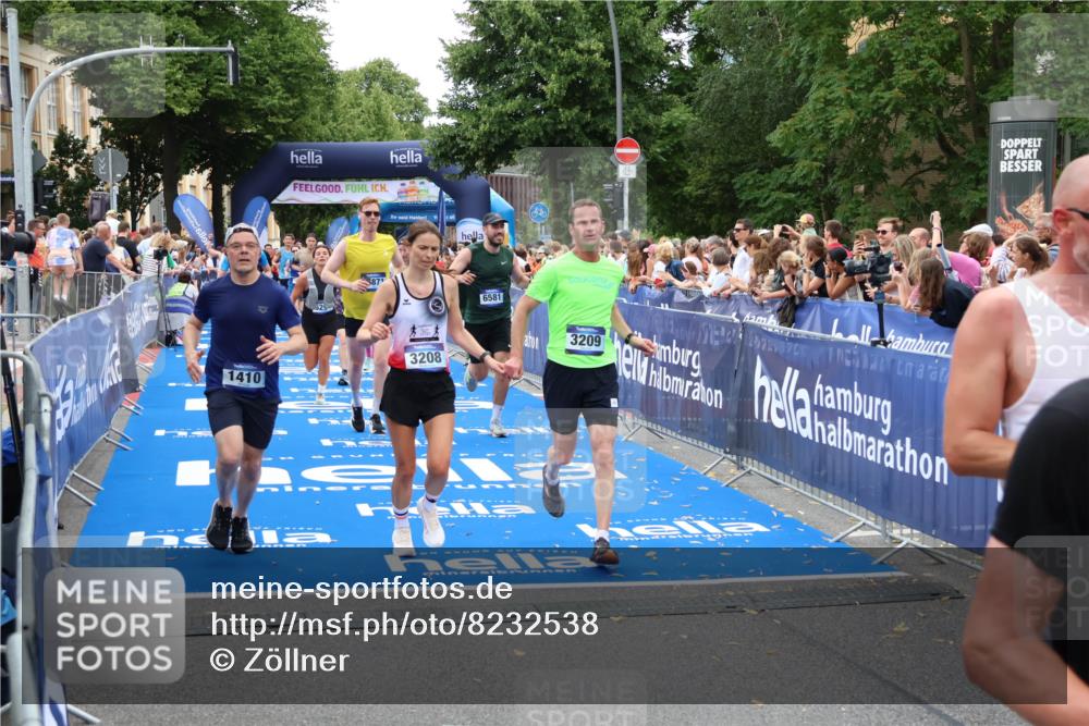 29.06.2025 - hella hamburg halbmarathon Zöllner http://msf.ph/oto/8232538 29.06.2025 10:54:13 Ziel 1410, 3208, 3209, 3898, 5638, 6294, 6443, 6581, 8390, 9791, 12213, 13397, 13794, 15169, 15524, 16780, 16871 meine-sportfotos.de