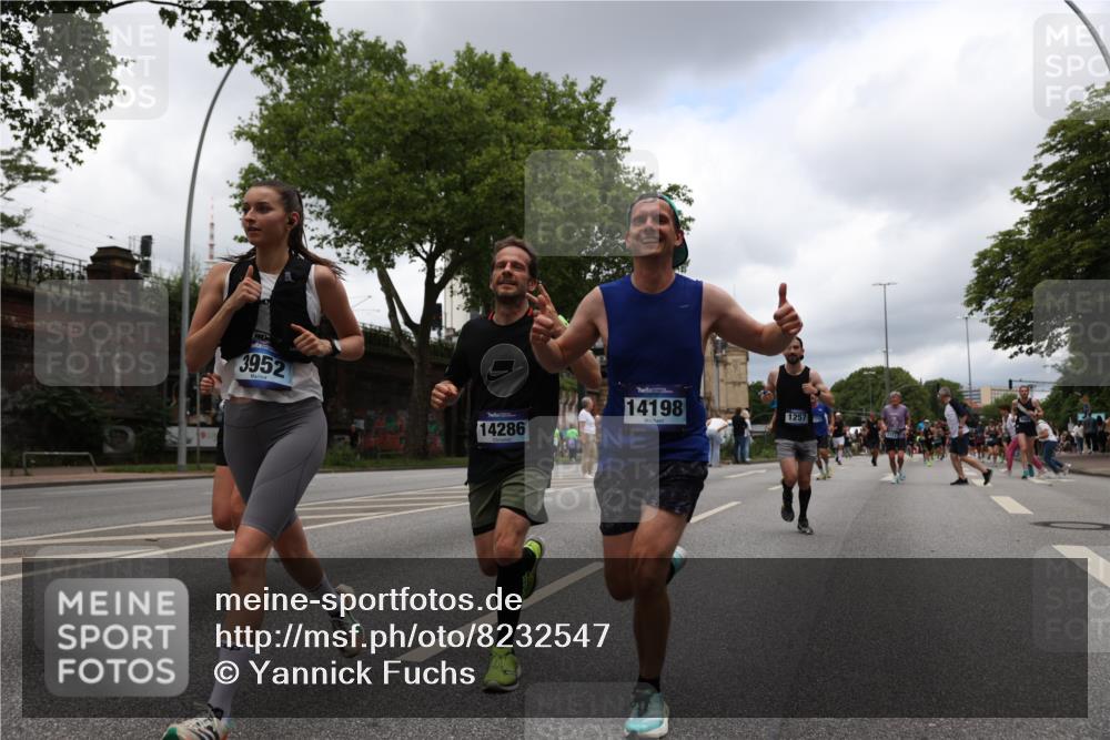 29.06.2025 - hella hamburg halbmarathon Yannick Fuchs http://msf.ph/oto/8232547 29.06.2025 10:46:51 20KM 1098, 1257, 1482, 1657, 1683, 2111, 2208, 2444, 2814, 3258, 3399, 3952, 3999, 4121, 4419, 4587, 4726, 5169, 5194, 5607, 5907, 6897, 7178, 7232, 7383, 7475, 8316, 8587, 8651, 8955, 9065, 9163, 10529, 10811, 11217, 11588, 11589, 11604, 11689, 12155, 12482, 12519, 13211, 13301, 14198, 14286, 14805, 15681, 15980, 16320, 16467, 16929, 17130, 17198, 17710, 17773, 18249, 18331, 19208 meine-sportfotos.de