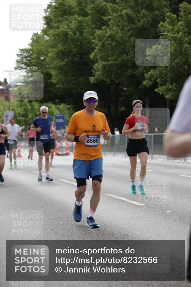 29.06.2025 - hella hamburg halbmarathon Jannik Wohlers http://msf.ph/oto/8232566 29.06.2025 10:28:15 Lombardsbrücke 1557, 4700, 5249, 5250, 5718, 5903, 5939, 6102, 6418, 7980, 8560, 9642, 9716, 9855, 10068, 10434, 15256, 16125, 16643, 18293 meine-sportfotos.de