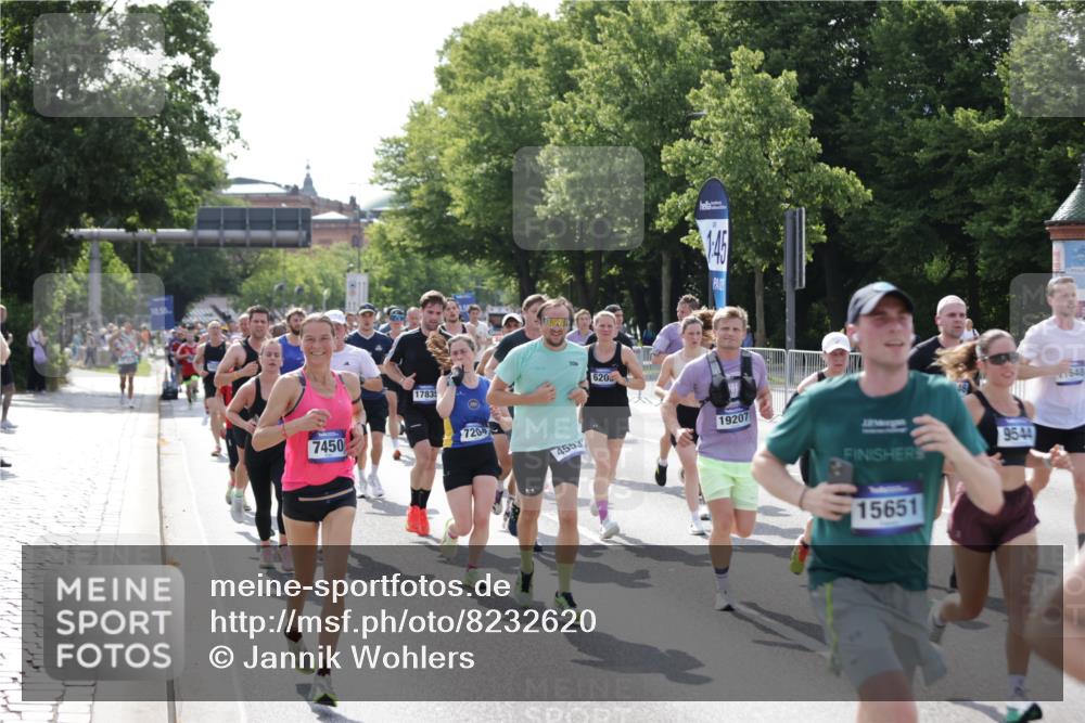 29.06.2025 - hella hamburg halbmarathon Jannik Wohlers http://msf.ph/oto/8232620 29.06.2025 09:52:48 Lombardsbrücke 1012, 1391, 1466, 1558, 1735, 1759, 2048, 2213, 2234, 2590, 2970, 3304, 3907, 3928, 4091, 4553, 4997, 5022, 5132, 5623, 5624, 6081, 6152, 6203, 6460, 6712, 7147, 7204, 7322, 7450, 7765, 8063, 8145, 8664, 8694, 8704, 8722, 8819, 9232, 9305, 9534, 9538, 9540, 9544, 9585, 9794, 10208, 10211, 10216, 10246, 10313, 10789, 11094, 11153, 11291, 11469, 11648, 12035, 12154, 12643, 12685, 12966, 13015, 13051, 13303, 13690, 13709, 13782, 14351, 14794, 15651, 15803, 15900, 16617 meine-sportfotos.de
