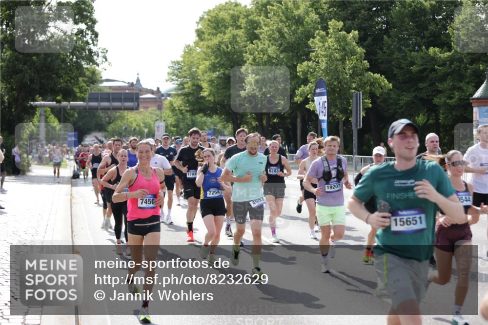 29.06.2025 - hella hamburg halbmarathon Jannik Wohlers http://msf.ph/oto/8232629 29.06.2025 09:52:48 Lombardsbrücke 1012, 1391, 1466, 1558, 1735, 1759, 2048, 2213, 2234, 2590, 2970, 3304, 3907, 3928, 4091, 4553, 4997, 5022, 5132, 5623, 5624, 6081, 6152, 6203, 6460, 6712, 7147, 7204, 7322, 7450, 7765, 8063, 8145, 8664, 8694, 8704, 8722, 8819, 9232, 9305, 9534, 9538, 9540, 9544, 9585, 9794, 10208, 10211, 10216, 10246, 10313, 10789, 11094, 11153, 11291, 11469, 11648, 12035, 12154, 12643, 12685, 12966, 13015, 13051, 13303, 13690, 13709, 13782, 14351, 14794, 15651, 15803, 15900, 16617 meine-sportfotos.de