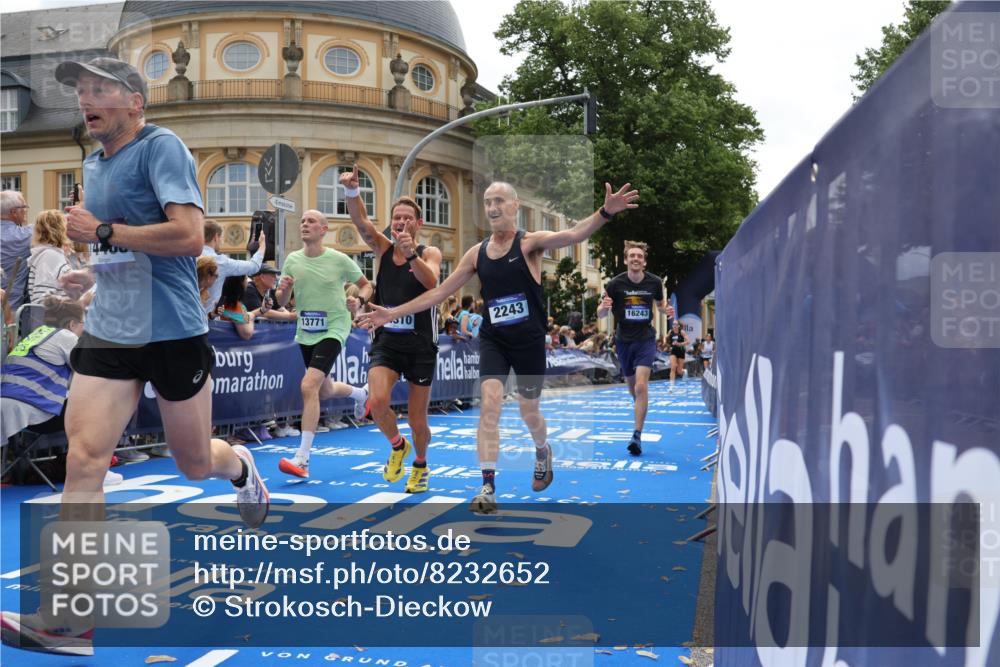 29.06.2025 - hella hamburg halbmarathon Strokosch-Dieckow http://msf.ph/oto/8232652 29.06.2025 10:33:51 Ziel 1743, 2228, 2243, 2746, 4246, 5193, 9519, 10865, 13771, 14310, 14466, 15500, 16243 meine-sportfotos.de