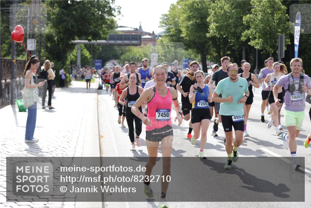 29.06.2025 - hella hamburg halbmarathon Jannik Wohlers http://msf.ph/oto/8232710 29.06.2025 09:52:49 Lombardsbrücke 1012, 1391, 1466, 1558, 1735, 1750, 1759, 2048, 2234, 2590, 3304, 3907, 4091, 4553, 4997, 5022, 5132, 5623, 5624, 6081, 6152, 6203, 6460, 6712, 7147, 7204, 7322, 7450, 7765, 8063, 8145, 8664, 8694, 8704, 8722, 8819, 9232, 9305, 9534, 9540, 9544, 9585, 9794, 10216, 10246, 10313, 10789, 11094, 11153, 11291, 11469, 11648, 11858, 12035, 12154, 12643, 12685, 12966, 13015, 13051, 13303, 13690, 13782, 14351, 14794, 15651, 15803, 15900, 16617 meine-sportfotos.de