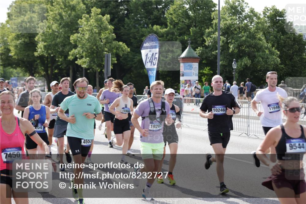 29.06.2025 - hella hamburg halbmarathon Jannik Wohlers http://msf.ph/oto/8232727 29.06.2025 09:52:49 Lombardsbrücke 1012, 1391, 1466, 1558, 1735, 1750, 1759, 2048, 2234, 2590, 3304, 3907, 4091, 4553, 4997, 5022, 5132, 5623, 5624, 6081, 6152, 6203, 6460, 6712, 7147, 7204, 7322, 7450, 7765, 8063, 8145, 8664, 8694, 8704, 8722, 8819, 9232, 9305, 9534, 9540, 9544, 9585, 9794, 10216, 10246, 10313, 10789, 11094, 11153, 11291, 11469, 11648, 11858, 12035, 12154, 12643, 12685, 12966, 13015, 13051, 13303, 13690, 13782, 14351, 14794, 15651, 15803, 15900, 16617 meine-sportfotos.de
