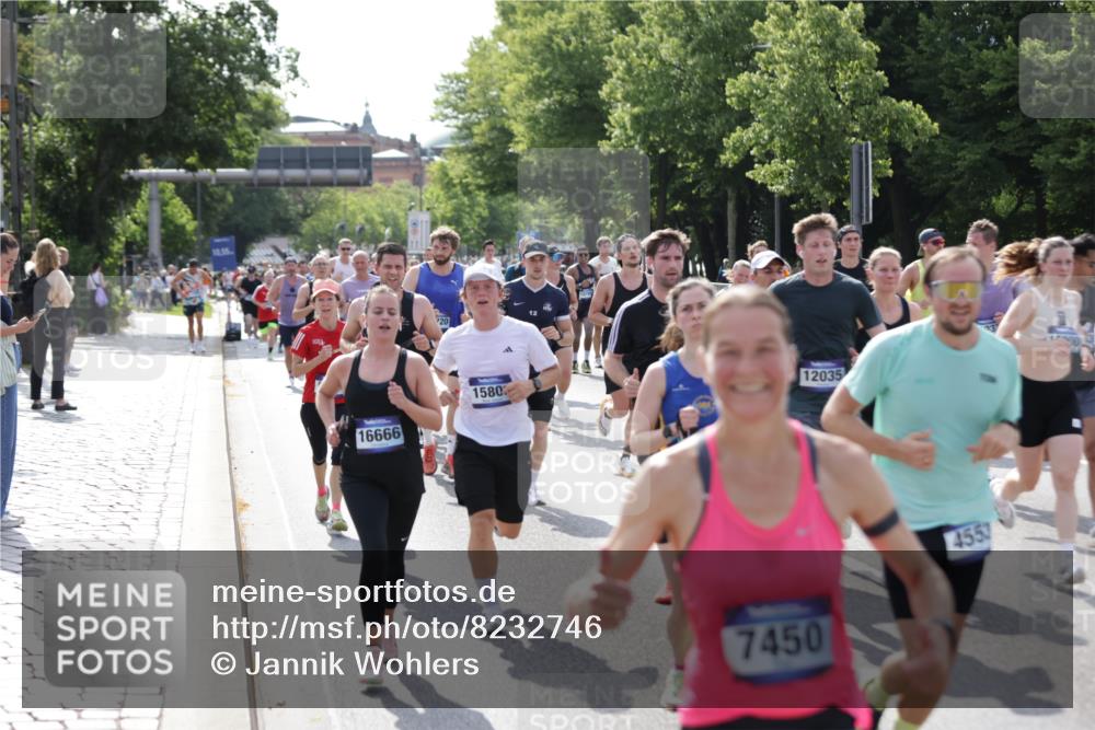 29.06.2025 - hella hamburg halbmarathon Jannik Wohlers http://msf.ph/oto/8232746 29.06.2025 09:52:50 Lombardsbrücke 1012, 1391, 1466, 1558, 1735, 1750, 1759, 2048, 2234, 2590, 3304, 3907, 4091, 4553, 4997, 5022, 5132, 5623, 5624, 6081, 6152, 6203, 6460, 6712, 7147, 7204, 7322, 7450, 7765, 8063, 8145, 8664, 8694, 8819, 9126, 9305, 9534, 9540, 9544, 9585, 9794, 10216, 10246, 10313, 10789, 11094, 11153, 11291, 11469, 11648, 11858, 12035, 12154, 12643, 12685, 12966, 13015, 13051, 13303, 13690, 13782, 14275, 14351, 14794, 15651, 15803, 15900, 16105, 16617, 16685, 17729 meine-sportfotos.de
