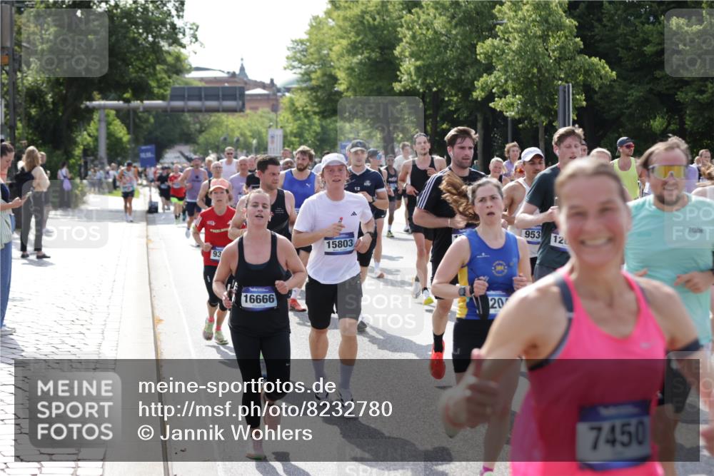 29.06.2025 - hella hamburg halbmarathon Jannik Wohlers http://msf.ph/oto/8232780 29.06.2025 09:52:50 Lombardsbrücke 1012, 1391, 1466, 1558, 1735, 1750, 1759, 2048, 2234, 2590, 3304, 3907, 4091, 4553, 4997, 5022, 5132, 5623, 5624, 6081, 6152, 6203, 6460, 6712, 7147, 7204, 7322, 7450, 7765, 8063, 8145, 8664, 8694, 8819, 9126, 9305, 9534, 9540, 9544, 9585, 9794, 10216, 10246, 10313, 10789, 11094, 11153, 11291, 11469, 11648, 11858, 12035, 12154, 12643, 12685, 12966, 13015, 13051, 13303, 13690, 13782, 14275, 14351, 14794, 15651, 15803, 15900, 16105, 16617, 16685, 17729 meine-sportfotos.de