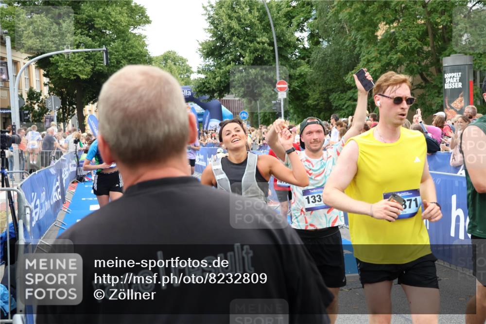 29.06.2025 - hella hamburg halbmarathon Zöllner http://msf.ph/oto/8232809 29.06.2025 10:54:16 Ziel 3103, 3177, 3861, 3898, 5638, 6082, 6084, 6294, 6443, 7274, 8223, 8390, 9791, 12213, 13033, 13397, 13794, 15169, 15524, 16527, 16780, 17087 meine-sportfotos.de