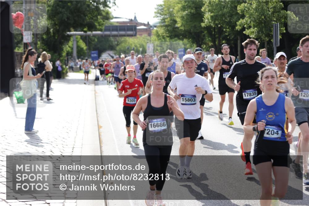 29.06.2025 - hella hamburg halbmarathon Jannik Wohlers http://msf.ph/oto/8232813 29.06.2025 09:52:50 Lombardsbrücke 1012, 1391, 1466, 1558, 1735, 1750, 1759, 2048, 2234, 2590, 3304, 3907, 4091, 4553, 4997, 5022, 5132, 5623, 5624, 6081, 6152, 6203, 6460, 6712, 7147, 7204, 7322, 7450, 7765, 8063, 8145, 8664, 8694, 8819, 9126, 9305, 9534, 9540, 9544, 9585, 9794, 10216, 10246, 10313, 10789, 11094, 11153, 11291, 11469, 11648, 11858, 12035, 12154, 12643, 12685, 12966, 13015, 13051, 13303, 13690, 13782, 14275, 14351, 14794, 15651, 15803, 15900, 16105, 16617, 16685, 17729 meine-sportfotos.de