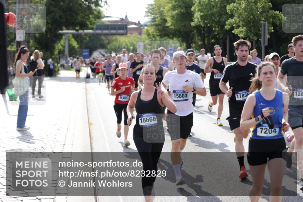 29.06.2025 - hella hamburg halbmarathon Jannik Wohlers http://msf.ph/oto/8232829 29.06.2025 09:52:51 Lombardsbrücke 1012, 1391, 1466, 1558, 1735, 1750, 1759, 2234, 2590, 3304, 3907, 4091, 4553, 4997, 5022, 5132, 5623, 5624, 6081, 6152, 6203, 6460, 6712, 7147, 7204, 7322, 7450, 7765, 8063, 8664, 8694, 9126, 9305, 9534, 9540, 9544, 9585, 9794, 10246, 10313, 10789, 11094, 11291, 11469, 11648, 11858, 12035, 12154, 12643, 12685, 12966, 13015, 13051, 13303, 13690, 14275, 14351, 14794, 15629, 15651, 15803, 15900, 16105, 16617, 16685, 17729 meine-sportfotos.de