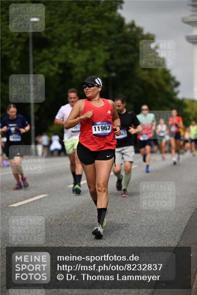 29.06.2025 - hella hamburg halbmarathon Dr. Thomas Lammeyer http://msf.ph/oto/8232837 29.06.2025 10:13:28 Kennedybrücke 7081, 7187, 9297, 9306, 9781, 10819, 11067 meine-sportfotos.de
