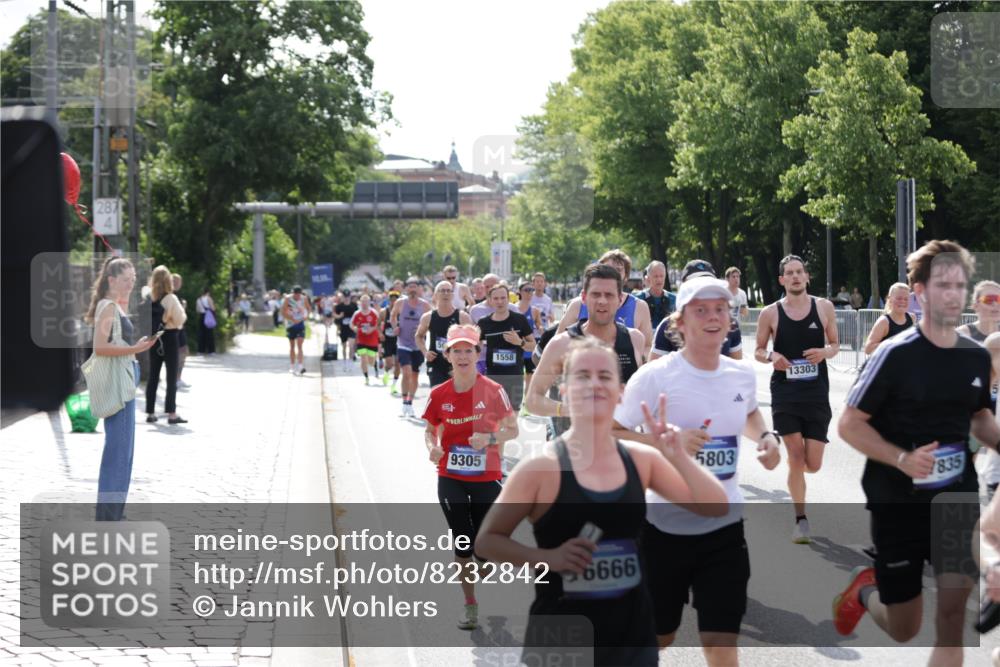29.06.2025 - hella hamburg halbmarathon Jannik Wohlers http://msf.ph/oto/8232842 29.06.2025 09:52:51 Lombardsbrücke 1012, 1391, 1466, 1558, 1735, 1750, 1759, 2234, 2590, 3304, 3907, 4091, 4553, 4997, 5022, 5132, 5623, 5624, 6081, 6152, 6203, 6460, 6712, 7147, 7204, 7322, 7450, 7765, 8063, 8664, 8694, 9126, 9305, 9534, 9540, 9544, 9585, 9794, 10246, 10313, 10789, 11094, 11291, 11469, 11648, 11858, 12035, 12154, 12643, 12685, 12966, 13015, 13051, 13303, 13690, 14275, 14351, 14794, 15629, 15651, 15803, 15900, 16105, 16617, 16685, 17729 meine-sportfotos.de