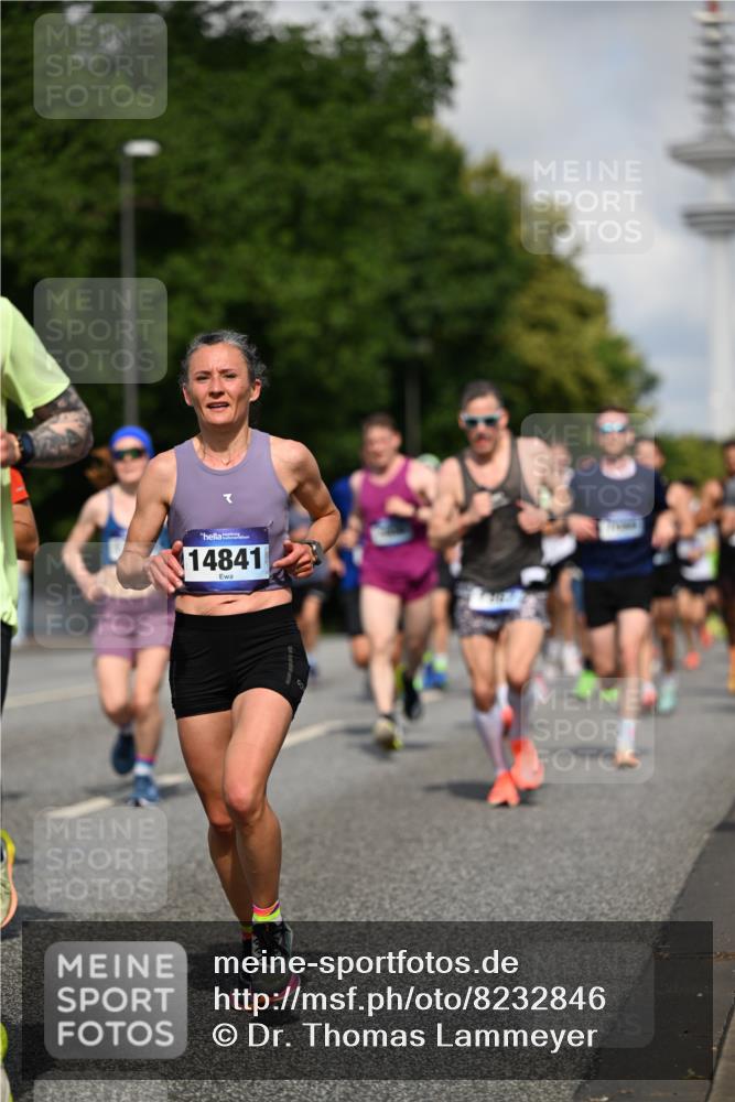 29.06.2025 - hella hamburg halbmarathon Dr. Thomas Lammeyer http://msf.ph/oto/8232846 29.06.2025 09:50:28 Kennedybrücke 1002, 1053, 1396, 1407, 1411, 1910, 1959, 2228, 2563, 2836, 2851, 3790, 3935, 4246, 4740, 5193, 6032, 6305, 6473, 7080, 7622, 7831, 7867, 7972, 9376, 9508, 10477, 10771, 11055, 11370 meine-sportfotos.de