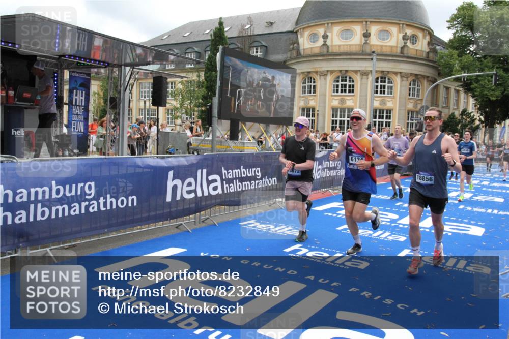 29.06.2025 - hella hamburg halbmarathon Michael Strokosch http://msf.ph/oto/8232849 29.06.2025 10:47:21 Ziel 2864, 5024, 6134, 6168, 6203, 6716, 7480, 10208, 10211, 11518, 13672, 13782, 14722, 15611, 16089, 16286, 17915, 18856 meine-sportfotos.de