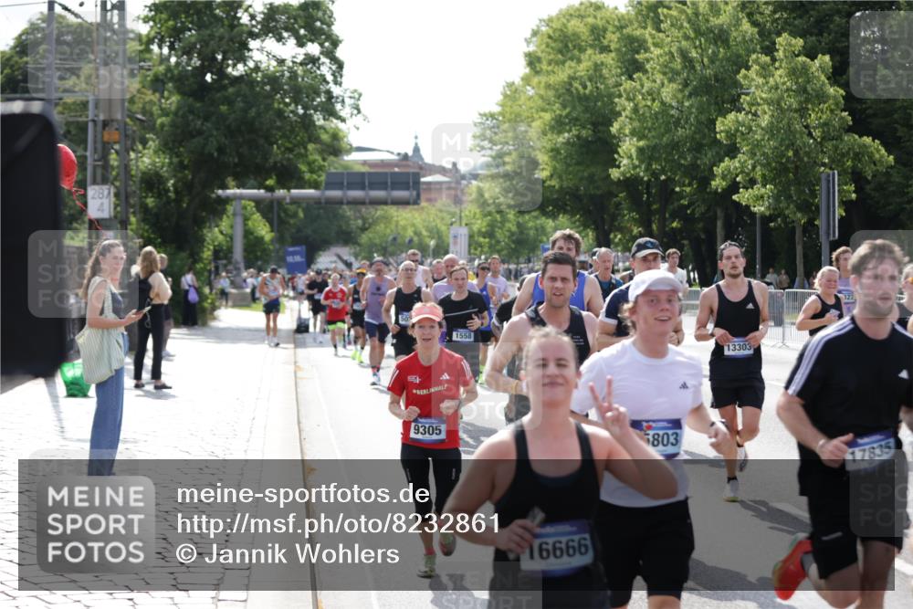29.06.2025 - hella hamburg halbmarathon Jannik Wohlers http://msf.ph/oto/8232861 29.06.2025 09:52:51 Lombardsbrücke 1012, 1391, 1466, 1558, 1735, 1750, 1759, 2234, 2590, 3304, 3907, 4091, 4553, 4997, 5022, 5132, 5623, 5624, 6081, 6152, 6203, 6460, 6712, 7147, 7204, 7322, 7450, 7765, 8063, 8664, 8694, 9126, 9305, 9534, 9540, 9544, 9585, 9794, 10246, 10313, 10789, 11094, 11291, 11469, 11648, 11858, 12035, 12154, 12643, 12685, 12966, 13015, 13051, 13303, 13690, 14275, 14351, 14794, 15629, 15651, 15803, 15900, 16105, 16617, 16685, 17729 meine-sportfotos.de
