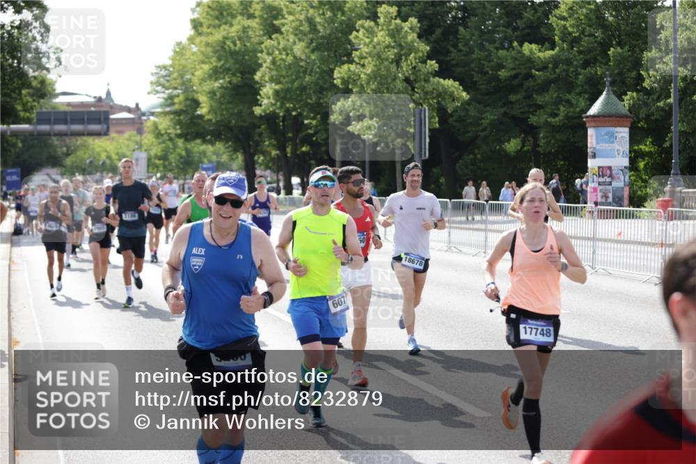 29.06.2025 - hella hamburg halbmarathon Jannik Wohlers http://msf.ph/oto/8232879 29.06.2025 09:53:07 Lombardsbrücke 1466, 1558, 1750, 2365, 2402, 2623, 3004, 3146, 3186, 3414, 4091, 4310, 5022, 5460, 5692, 6071, 6282, 6375, 6460, 6903, 7322, 7448, 9126, 9200, 9303, 9626, 9723, 9794, 9965, 10789, 11283, 11858, 12271, 13009, 13303, 13450, 13690, 14034, 14200, 14262, 14275, 14464, 15519, 15629, 16084, 16105, 16286, 16333, 16617, 16685, 16725, 17384, 17718, 17729, 17748, 17960, 18066, 18638, 18678, 18922 meine-sportfotos.de