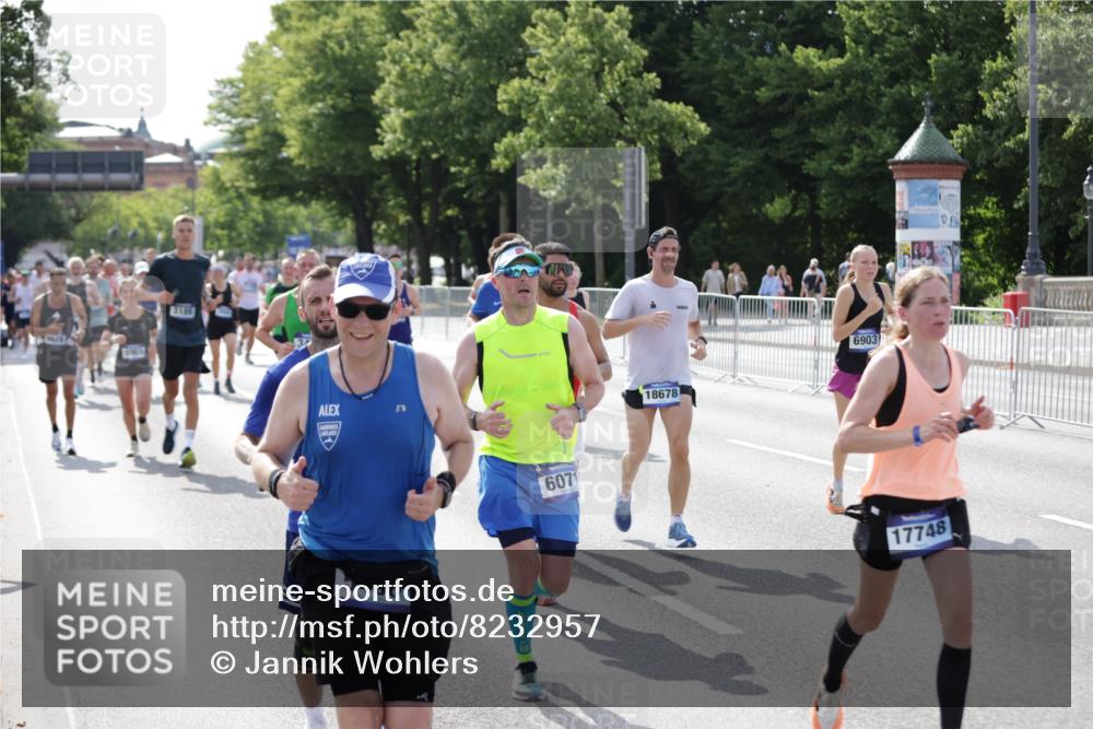 29.06.2025 - hella hamburg halbmarathon Jannik Wohlers http://msf.ph/oto/8232957 29.06.2025 09:53:07 Lombardsbrücke 1466, 1558, 1750, 2365, 2402, 2623, 3004, 3146, 3186, 3414, 4091, 4310, 5022, 5460, 5692, 6071, 6282, 6375, 6460, 6903, 7322, 7448, 9126, 9200, 9303, 9626, 9723, 9794, 9965, 10789, 11283, 11858, 12271, 13009, 13303, 13450, 13690, 14034, 14200, 14262, 14275, 14464, 15519, 15629, 16084, 16105, 16286, 16333, 16617, 16685, 16725, 17384, 17718, 17729, 17748, 17960, 18066, 18638, 18678, 18922 meine-sportfotos.de