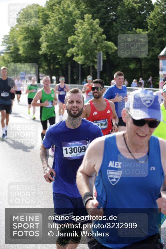 29.06.2025 - hella hamburg halbmarathon Jannik Wohlers http://msf.ph/oto/8232999 29.06.2025 09:53:08 Lombardsbrücke 1466, 1558, 1750, 2365, 2402, 2623, 2890, 2937, 3004, 3146, 3186, 3414, 4091, 4310, 5022, 5460, 5692, 6071, 6282, 6375, 6388, 6460, 6903, 7322, 7448, 9126, 9200, 9303, 9626, 9723, 9965, 10789, 11283, 11858, 12271, 13009, 13450, 13690, 14034, 14200, 14262, 14275, 14464, 14764, 15519, 15629, 16084, 16105, 16286, 16333, 16617, 16685, 16725, 17384, 17718, 17729, 17748, 17960, 18066, 18638, 18678, 18922 meine-sportfotos.de