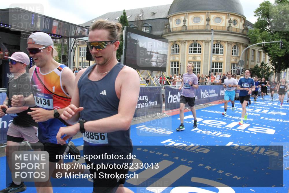 29.06.2025 - hella hamburg halbmarathon Michael Strokosch http://msf.ph/oto/8233043 29.06.2025 10:47:22 Ziel 2864, 5024, 6134, 6168, 6203, 10208, 10211, 11491, 11518, 13672, 13782, 14722, 15611, 16089, 16286, 18856 meine-sportfotos.de