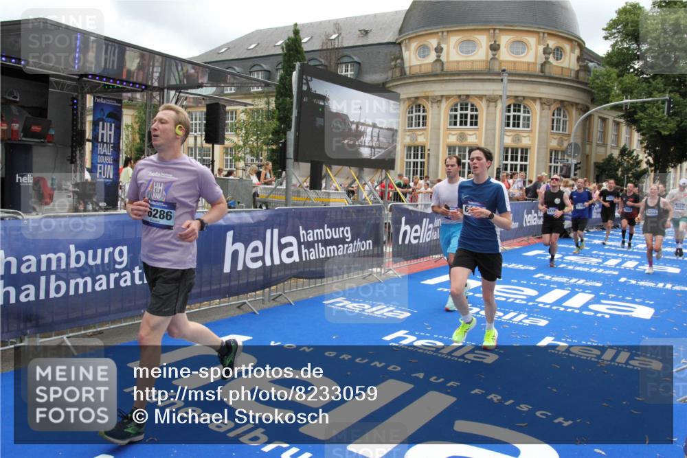 29.06.2025 - hella hamburg halbmarathon Michael Strokosch http://msf.ph/oto/8233059 29.06.2025 10:47:23 Ziel 2274, 2864, 5024, 6134, 6168, 6203, 10423, 11077, 11491, 11518, 13672, 13782, 14722, 15611, 16089, 16286, 18856 meine-sportfotos.de