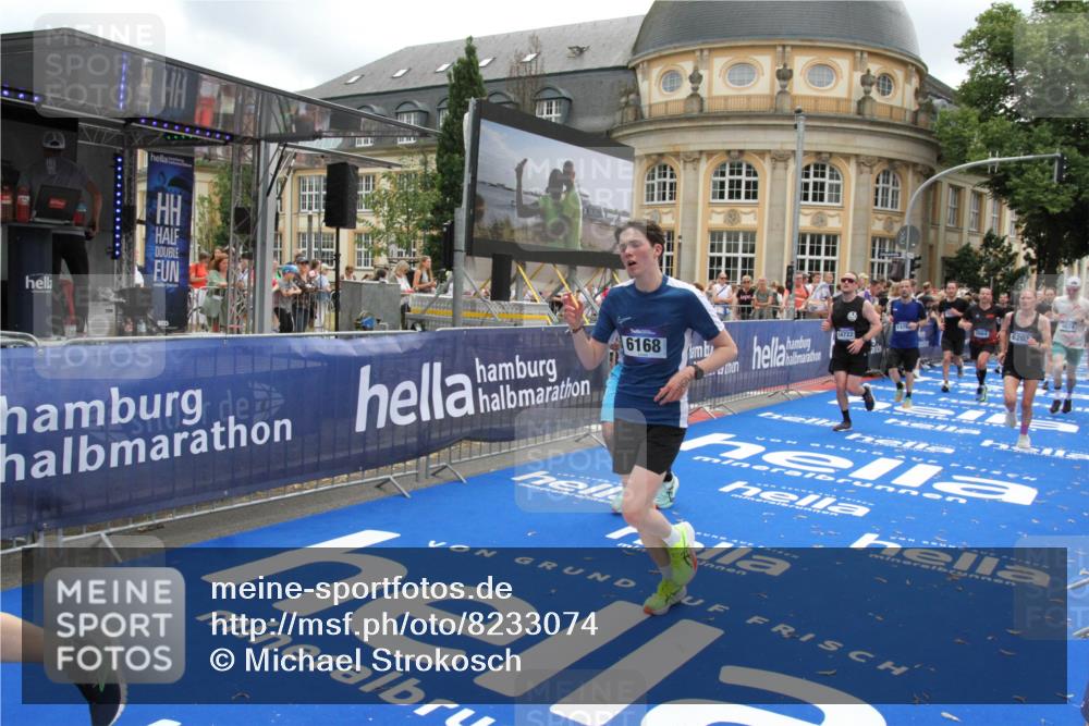 29.06.2025 - hella hamburg halbmarathon Michael Strokosch http://msf.ph/oto/8233074 29.06.2025 10:47:24 Ziel 2274, 2864, 5024, 6134, 6168, 6203, 8693, 10423, 11077, 11491, 11518, 13672, 13782, 14722, 15611, 16089, 16286, 16819, 18856, 18974 meine-sportfotos.de