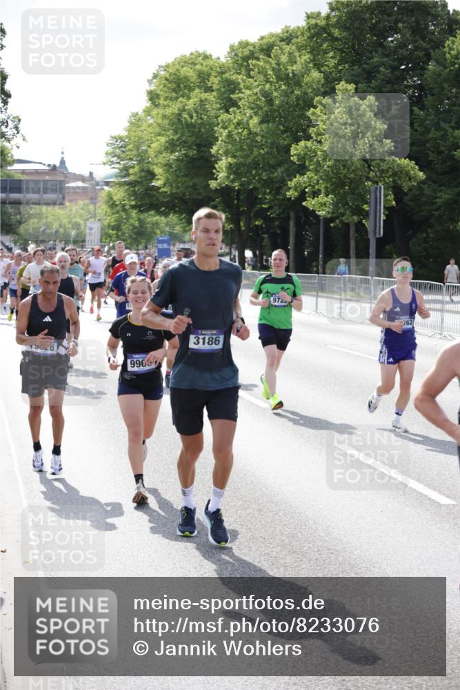 29.06.2025 - hella hamburg halbmarathon Jannik Wohlers http://msf.ph/oto/8233076 29.06.2025 09:53:10 Lombardsbrücke 1750, 2365, 2402, 2623, 2890, 2937, 3004, 3146, 3186, 3414, 4310, 5362, 5460, 5692, 6071, 6282, 6375, 6388, 6903, 7385, 7448, 7480, 9126, 9200, 9303, 9626, 9633, 9723, 9965, 11283, 11858, 12271, 13009, 13450, 13667, 14034, 14200, 14262, 14275, 14464, 14764, 15519, 15629, 16084, 16105, 16286, 16333, 16685, 16725, 17384, 17718, 17729, 17748, 17960, 18066, 18638, 18678, 18922 meine-sportfotos.de