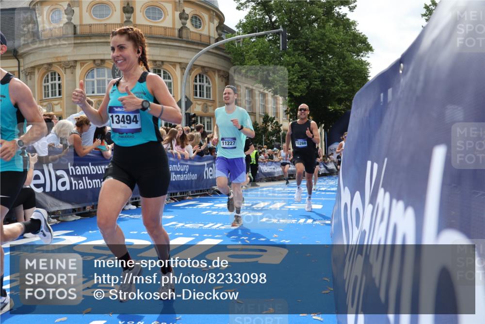29.06.2025 - hella hamburg halbmarathon Strokosch-Dieckow http://msf.ph/oto/8233098 29.06.2025 10:34:03 Ziel 7884, 9345, 9376, 9519, 11019, 11202, 11227, 13066, 13493, 13494, 14448, 15268, 16724, 17751, 17877 meine-sportfotos.de