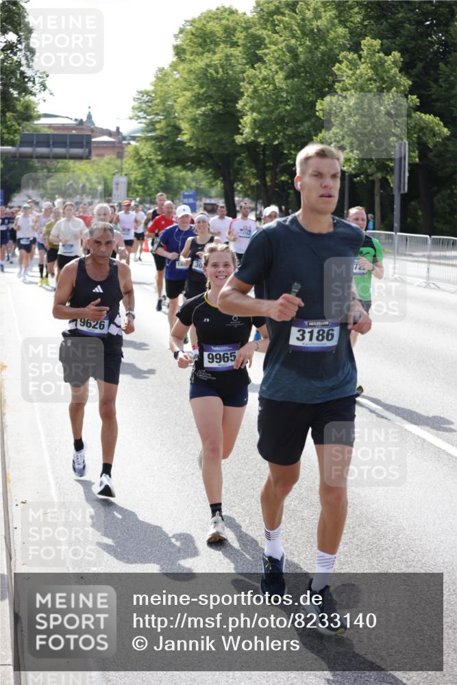 29.06.2025 - hella hamburg halbmarathon Jannik Wohlers http://msf.ph/oto/8233140 29.06.2025 09:53:10 Lombardsbrücke 1750, 2365, 2402, 2623, 2890, 2937, 3004, 3146, 3186, 3414, 4310, 5362, 5460, 5692, 6071, 6282, 6375, 6388, 6903, 7385, 7448, 7480, 9126, 9200, 9303, 9626, 9633, 9723, 9965, 11283, 11858, 12271, 13009, 13450, 13667, 14034, 14200, 14262, 14275, 14464, 14764, 15519, 15629, 16084, 16105, 16286, 16333, 16685, 16725, 17384, 17718, 17729, 17748, 17960, 18066, 18638, 18678, 18922 meine-sportfotos.de