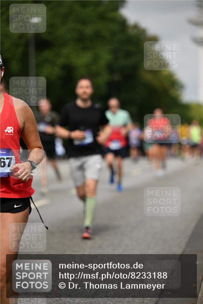 29.06.2025 - hella hamburg halbmarathon Dr. Thomas Lammeyer http://msf.ph/oto/8233188 29.06.2025 10:13:30 Kennedybrücke 7081, 7187, 7636, 9297, 9306, 9781, 10819, 11067 meine-sportfotos.de