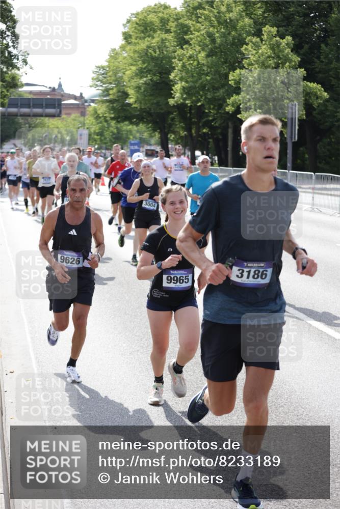 29.06.2025 - hella hamburg halbmarathon Jannik Wohlers http://msf.ph/oto/8233189 29.06.2025 09:53:11 Lombardsbrücke 2365, 2402, 2623, 2890, 2937, 3004, 3146, 3186, 3414, 4140, 4247, 4310, 5362, 5460, 5532, 5692, 6071, 6282, 6375, 6388, 6903, 7385, 7448, 7480, 9126, 9200, 9303, 9626, 9633, 9723, 9965, 11283, 12271, 13009, 13450, 13667, 14034, 14200, 14262, 14275, 14464, 14764, 15519, 15629, 16084, 16105, 16286, 16333, 16685, 16725, 16766, 17032, 17384, 17718, 17729, 17748, 17960, 18066, 18638, 18678, 18922 meine-sportfotos.de