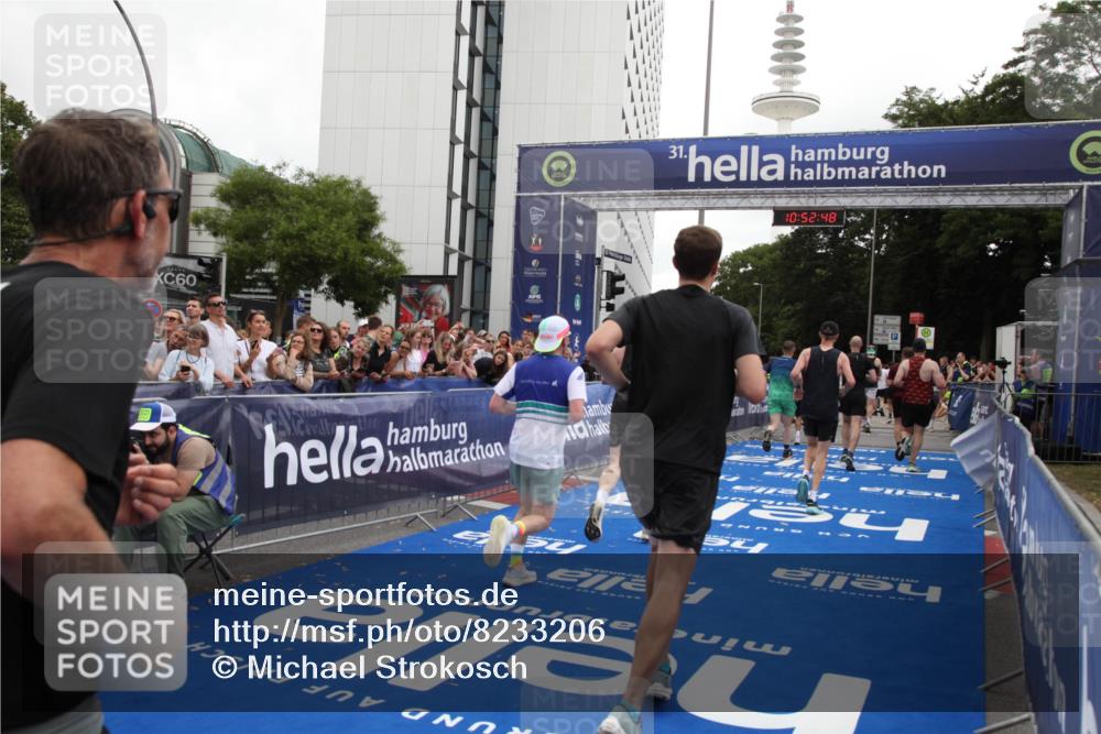 29.06.2025 - hella hamburg halbmarathon Michael Strokosch http://msf.ph/oto/8233206 29.06.2025 10:52:47 Ziel 2287, 2346, 3999, 5116, 5169, 5194, 7475, 8172, 9869, 10115, 11459, 12482, 14122, 14805, 16467, 17198, 18331, 19244 meine-sportfotos.de