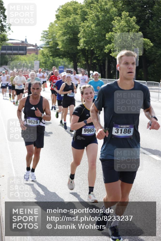 29.06.2025 - hella hamburg halbmarathon Jannik Wohlers http://msf.ph/oto/8233237 29.06.2025 09:53:11 Lombardsbrücke 2365, 2402, 2623, 2890, 2937, 3004, 3146, 3186, 3414, 4140, 4247, 4310, 5362, 5460, 5532, 5692, 6071, 6282, 6375, 6388, 6903, 7385, 7448, 7480, 9126, 9200, 9303, 9626, 9633, 9723, 9965, 11283, 12271, 13009, 13450, 13667, 14034, 14200, 14262, 14275, 14464, 14764, 15519, 15629, 16084, 16105, 16286, 16333, 16685, 16725, 16766, 17032, 17384, 17718, 17729, 17748, 17960, 18066, 18638, 18678, 18922 meine-sportfotos.de