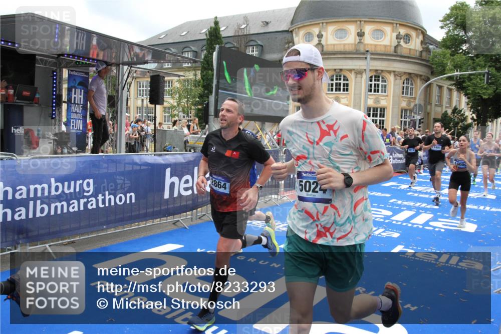 29.06.2025 - hella hamburg halbmarathon Michael Strokosch http://msf.ph/oto/8233293 29.06.2025 10:47:26 Ziel 51, 1012, 2274, 2839, 2864, 2869, 5024, 5650, 6168, 6203, 8693, 9305, 10423, 11077, 11491, 11518, 13782, 14722, 15350, 15611, 15923, 16089, 16819, 18758, 18974 meine-sportfotos.de