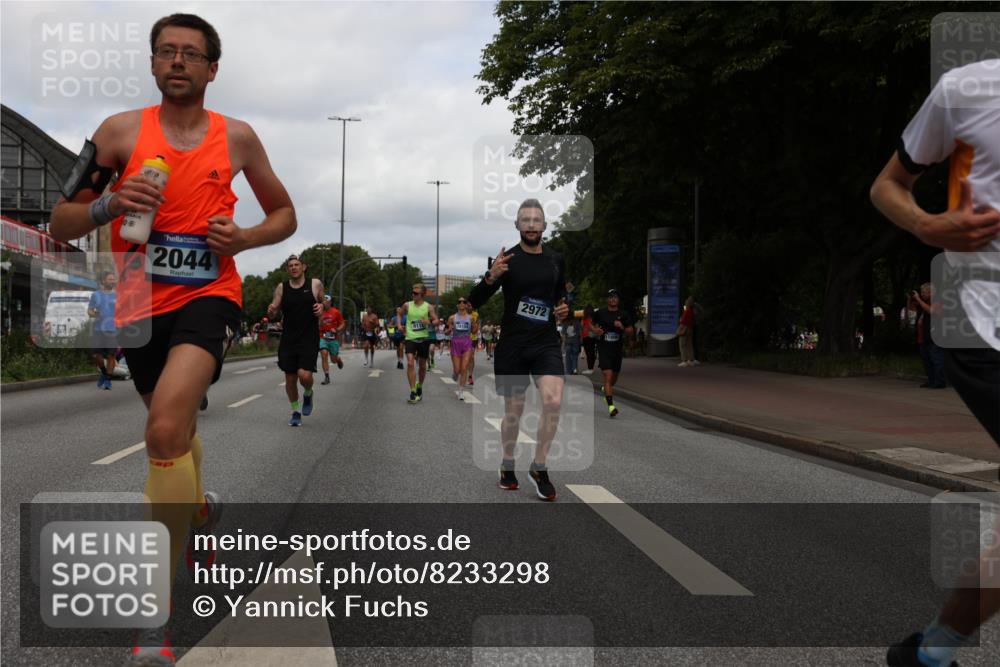 29.06.2025 - hella hamburg halbmarathon Yannick Fuchs http://msf.ph/oto/8233298 29.06.2025 10:34:20 20KM 1358, 1975, 2044, 2563, 2573, 2972, 3547, 3626, 4381, 4398, 4565, 4766, 5752, 7981, 8319, 8346, 8933, 9116, 9540, 11284, 11714, 11806, 12046, 12091, 12335, 12372, 13190, 13479, 13514, 14077, 14204, 14272, 14699, 15094, 15336, 15421, 15435, 15744, 15828, 17425, 17668, 17792, 17916, 17973, 18013, 18154, 18803 meine-sportfotos.de