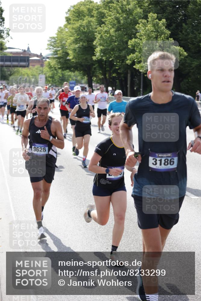 29.06.2025 - hella hamburg halbmarathon Jannik Wohlers http://msf.ph/oto/8233299 29.06.2025 09:53:11 Lombardsbrücke 2365, 2402, 2623, 2890, 2937, 3004, 3146, 3186, 3414, 4140, 4247, 4310, 5362, 5460, 5532, 5692, 6071, 6282, 6375, 6388, 6903, 7385, 7448, 7480, 9126, 9200, 9303, 9626, 9633, 9723, 9965, 11283, 12271, 13009, 13450, 13667, 14034, 14200, 14262, 14275, 14464, 14764, 15519, 15629, 16084, 16105, 16286, 16333, 16685, 16725, 16766, 17032, 17384, 17718, 17729, 17748, 17960, 18066, 18638, 18678, 18922 meine-sportfotos.de