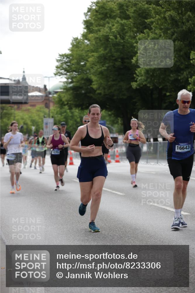 29.06.2025 - hella hamburg halbmarathon Jannik Wohlers http://msf.ph/oto/8233306 29.06.2025 10:28:19 Lombardsbrücke 1518, 1557, 3717, 4700, 4834, 5167, 5249, 5250, 5718, 5903, 5939, 6102, 6418, 8560, 9642, 9716, 9855, 10068, 10434, 15256, 15452, 16125, 16643, 18293 meine-sportfotos.de