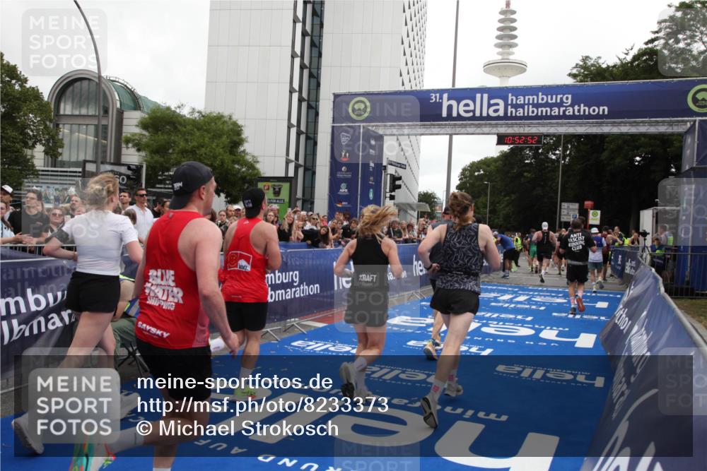29.06.2025 - hella hamburg halbmarathon Michael Strokosch http://msf.ph/oto/8233373 29.06.2025 10:52:50 Ziel 2287, 2910, 3999, 5077, 5116, 5169, 5194, 8172, 9065, 9163, 9869, 11217, 12482, 14198, 14286, 14805, 16467, 17198, 18331, 19244 meine-sportfotos.de