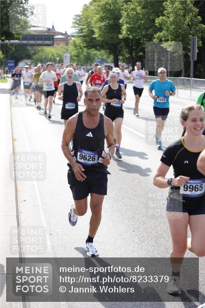 29.06.2025 - hella hamburg halbmarathon Jannik Wohlers http://msf.ph/oto/8233379 29.06.2025 09:53:11 Lombardsbrücke 2365, 2402, 2623, 2890, 2937, 3004, 3146, 3186, 3414, 4140, 4247, 4310, 5362, 5460, 5532, 5692, 6071, 6282, 6375, 6388, 6903, 7385, 7448, 7480, 9126, 9200, 9303, 9626, 9633, 9723, 9965, 11283, 12271, 13009, 13450, 13667, 14034, 14200, 14262, 14275, 14464, 14764, 15519, 15629, 16084, 16105, 16286, 16333, 16685, 16725, 16766, 17032, 17384, 17718, 17729, 17748, 17960, 18066, 18638, 18678, 18922 meine-sportfotos.de