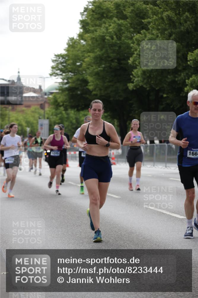 29.06.2025 - hella hamburg halbmarathon Jannik Wohlers http://msf.ph/oto/8233444 29.06.2025 10:28:20 Lombardsbrücke 1518, 1557, 3717, 4700, 4834, 5167, 5249, 5250, 5718, 5903, 5939, 6102, 6418, 8560, 9642, 9716, 10068, 10434, 15143, 15256, 15452, 15453, 16125, 16643, 18293 meine-sportfotos.de