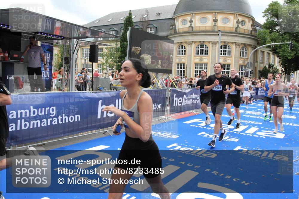 29.06.2025 - hella hamburg halbmarathon Michael Strokosch http://msf.ph/oto/8233485 29.06.2025 10:47:28 Ziel 51, 1012, 2274, 2839, 2864, 2869, 3304, 5024, 5532, 5650, 8693, 8852, 9305, 10423, 11077, 11491, 11518, 13782, 14722, 15350, 15611, 15923, 16089, 16819, 17846, 18758, 18974 meine-sportfotos.de
