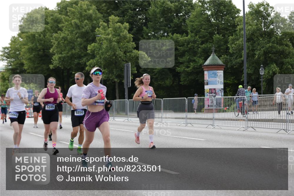 29.06.2025 - hella hamburg halbmarathon Jannik Wohlers http://msf.ph/oto/8233501 29.06.2025 10:28:23 Lombardsbrücke 1518, 1557, 1869, 3717, 4700, 4834, 5167, 5249, 5250, 6102, 8560, 9642, 9716, 10068, 14205, 15143, 15256, 15452, 15453, 16125, 16643 meine-sportfotos.de