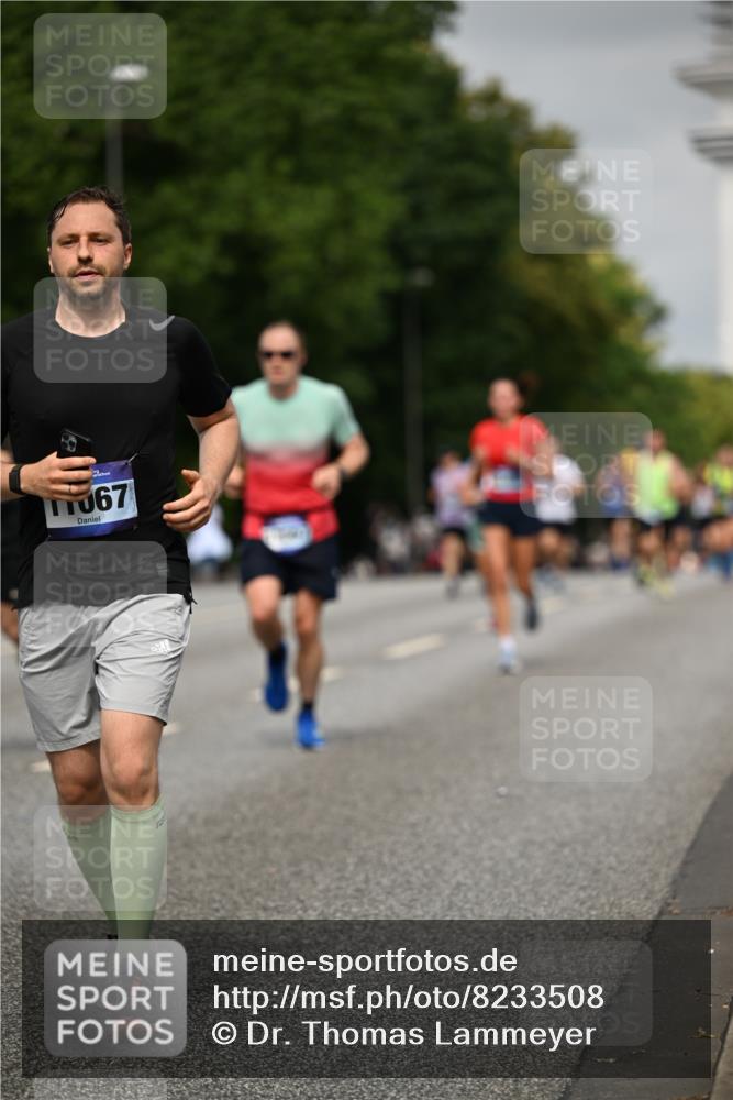 29.06.2025 - hella hamburg halbmarathon Dr. Thomas Lammeyer http://msf.ph/oto/8233508 29.06.2025 10:13:32 Kennedybrücke 7081, 7187, 7636, 9297, 9306, 9434, 9781, 10036, 10819, 10943, 11067 meine-sportfotos.de