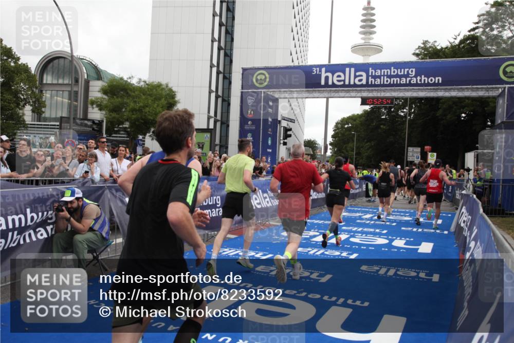 29.06.2025 - hella hamburg halbmarathon Michael Strokosch http://msf.ph/oto/8233592 29.06.2025 10:52:53 Ziel 1257, 1258, 1657, 2287, 2444, 2814, 2910, 4557, 4558, 5077, 5169, 5194, 8172, 8720, 8955, 9065, 9163, 10811, 11217, 11992, 14198, 14286, 14805, 16467, 17198, 18331, 19244 meine-sportfotos.de