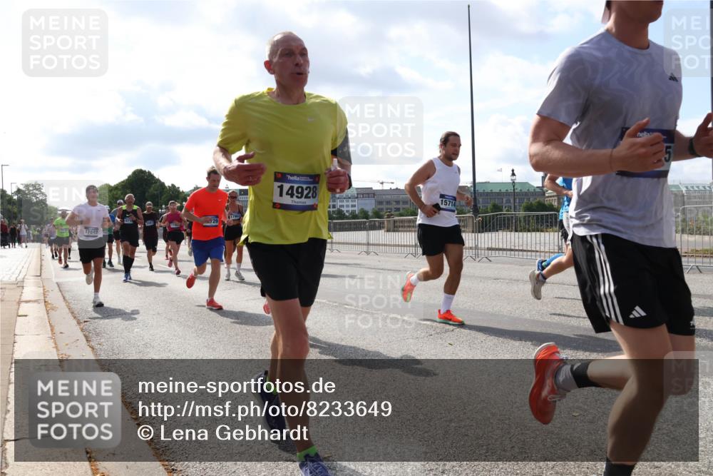 29.06.2025 - hella hamburg halbmarathon Lena Gebhardt http://msf.ph/oto/8233649 29.06.2025 09:56:10 Lombardsbrücke 1061, 1143, 1216, 1257, 1267, 1452, 1461, 1499, 1502, 1507, 1592, 1630, 1689, 2083, 2250, 2260, 2504, 2818, 2864, 2884, 2953, 3060, 3256, 3543, 3654, 3692, 3945, 4033, 4077, 4127, 4324, 4345, 4346, 4557, 4601, 5116, 5482, 5600, 5607, 5978, 6115, 6134, 6168, 6481, 6511, 6512, 6994, 7056, 7100, 7178, 7224, 7269, 7332, 7583, 7943, 8335, 8514, 8968, 8989, 8996, 9246, 9537, 10596 meine-sportfotos.de