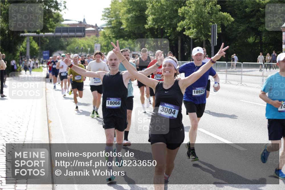 29.06.2025 - hella hamburg halbmarathon Jannik Wohlers http://msf.ph/oto/8233650 29.06.2025 09:53:13 Lombardsbrücke 2365, 2402, 2623, 2890, 2937, 3004, 3146, 3186, 3414, 4140, 4247, 4310, 5362, 5460, 5532, 5650, 5692, 6071, 6282, 6375, 6388, 6903, 7385, 7448, 7480, 9200, 9303, 9626, 9633, 9723, 9965, 11283, 12271, 13009, 13450, 13667, 14034, 14200, 14262, 14464, 14618, 14619, 14764, 15519, 15851, 16084, 16286, 16333, 16725, 16766, 17032, 17384, 17718, 17748, 17960, 18066, 18638, 18678, 18922 meine-sportfotos.de