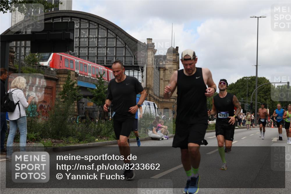 29.06.2025 - hella hamburg halbmarathon Yannick Fuchs http://msf.ph/oto/8233662 29.06.2025 10:34:21 20KM 1358, 1975, 2044, 2563, 2573, 2972, 3547, 3626, 4381, 4398, 4565, 4766, 4888, 5752, 7981, 8319, 8346, 8574, 8933, 9116, 9540, 11284, 11714, 11806, 12046, 12091, 12335, 12372, 13190, 13514, 14077, 14204, 14272, 14699, 15336, 15421, 15435, 15744, 15828, 17425, 17668, 17792, 17916, 17973, 18013, 18154, 18803 meine-sportfotos.de