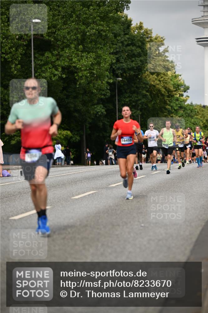 29.06.2025 - hella hamburg halbmarathon Dr. Thomas Lammeyer http://msf.ph/oto/8233670 29.06.2025 10:13:33 Kennedybrücke 7081, 7187, 7636, 9306, 9434, 9781, 10036, 10819, 10943, 11067 meine-sportfotos.de