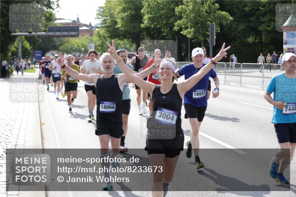 29.06.2025 - hella hamburg halbmarathon Jannik Wohlers http://msf.ph/oto/8233673 29.06.2025 09:53:13 Lombardsbrücke 2365, 2402, 2623, 2890, 2937, 3004, 3146, 3186, 3414, 4140, 4247, 4310, 5362, 5460, 5532, 5650, 5692, 6071, 6282, 6375, 6388, 6903, 7385, 7448, 7480, 9200, 9303, 9626, 9633, 9723, 9965, 11283, 12271, 13009, 13450, 13667, 14034, 14200, 14262, 14464, 14618, 14619, 14764, 15519, 15851, 16084, 16286, 16333, 16725, 16766, 17032, 17384, 17718, 17748, 17960, 18066, 18638, 18678, 18922 meine-sportfotos.de