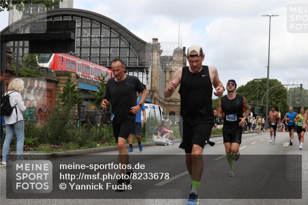 29.06.2025 - hella hamburg halbmarathon Yannick Fuchs http://msf.ph/oto/8233678 29.06.2025 10:34:21 20KM 1358, 1975, 2044, 2563, 2573, 2972, 3547, 3626, 4381, 4398, 4565, 4766, 4888, 5752, 7981, 8319, 8346, 8574, 8933, 9116, 9540, 11284, 11714, 11806, 12046, 12091, 12335, 12372, 13190, 13514, 14077, 14204, 14272, 14699, 15336, 15421, 15435, 15744, 15828, 17425, 17668, 17792, 17916, 17973, 18013, 18154, 18803 meine-sportfotos.de