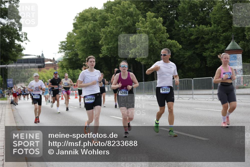 29.06.2025 - hella hamburg halbmarathon Jannik Wohlers http://msf.ph/oto/8233688 29.06.2025 10:28:24 Lombardsbrücke 1518, 1557, 1869, 3717, 4700, 4834, 5167, 5249, 5250, 6102, 8560, 9642, 9716, 10068, 14205, 15143, 15256, 15452, 15453, 16643 meine-sportfotos.de