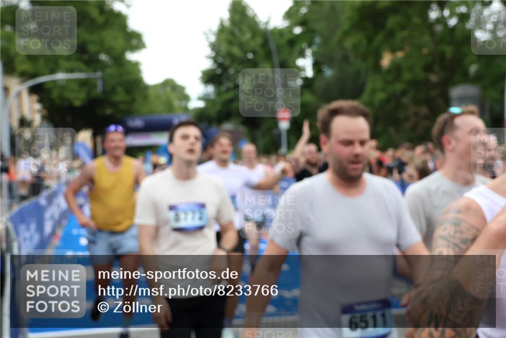 29.06.2025 - hella hamburg halbmarathon Zöllner http://msf.ph/oto/8233766 29.06.2025 10:54:32 Ziel 2474, 3426, 3794, 4635, 4868, 7129, 8798, 11009, 11797, 11799, 12321, 12362, 12607, 15146, 16327, 19067 meine-sportfotos.de